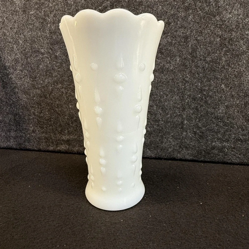Vintage‎ Anchor Hocking Hobnail Milk Glass Vase 7